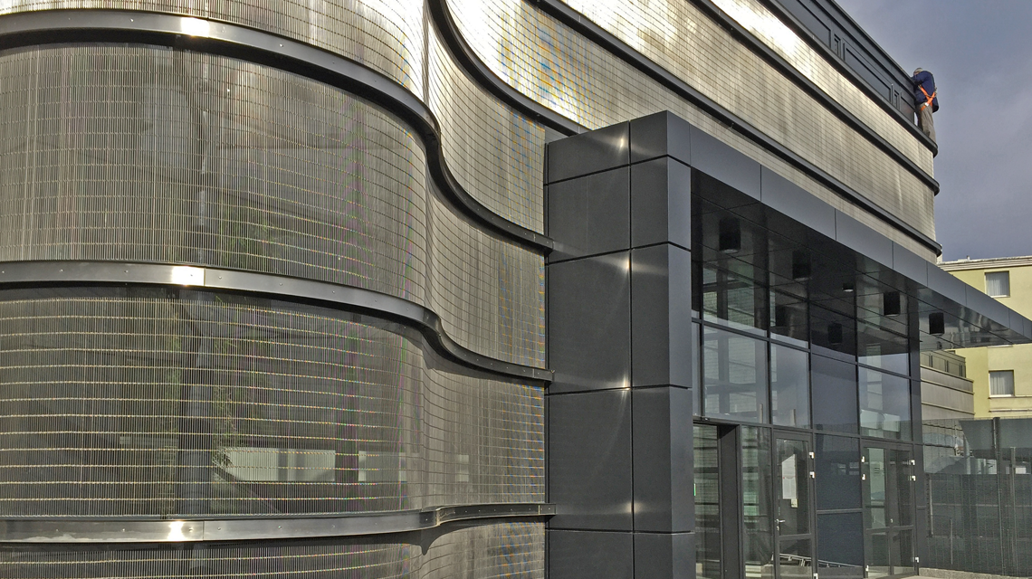 résille métallique câblée acier inoxydable sur mesure façade architecture moderne www.maillemetaldesign.fr