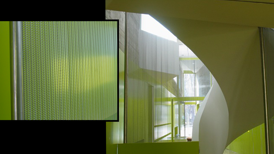 parement d'escalier en maille métallique spiralée acier inoxydable MIES architecture d'intérieur www.maillemetaldesign.fr - <p>parement d’escalier en maille métallique spiralée acier inoxydable MIES architecture d’intérieur @maillemetaldesign</p>