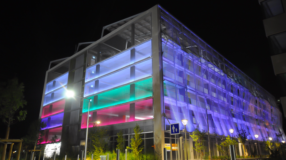 Façade en maille métallique inox spiralée EIFFEL4050 www.maillemetaldesign.fr