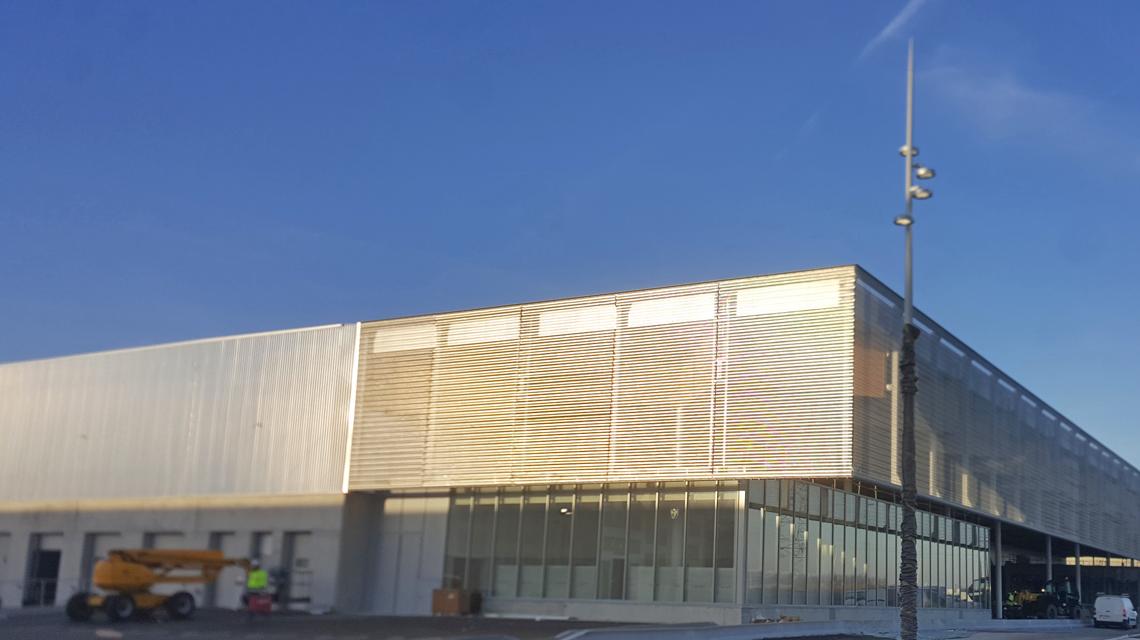 Façades en maille métallique spiralée inox EIFFEL40100 www.maillemetaldesign.fr
