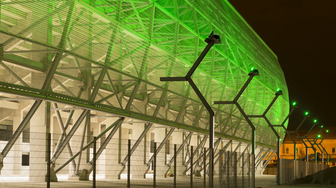 Stade FTC Budapest façades en maille métallique spiralée inox EIFFEL40100 www.maillemetaldesign.fr