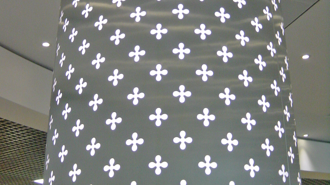 revêtement colonne tôle perforée cintrée pour l'architecture et le design acier inox_cuivre_aiton_zinc de titane_aluminium www.maillemetaldesign.fr