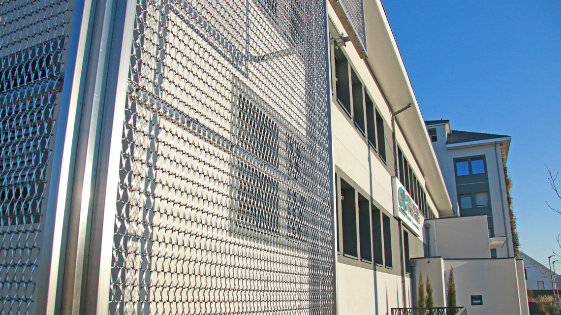 façade en maille métallique spiralée sur mesure EIFFEL4050 @maillemetaldesign - <p>façade en maille métallique spiralée sur mesure EIFFEL4050 @maillemetaldesign</p>