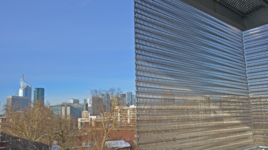 Parement escalier extérieur en maille métallique INOX EIFFEL1550 @maillemetaldesign