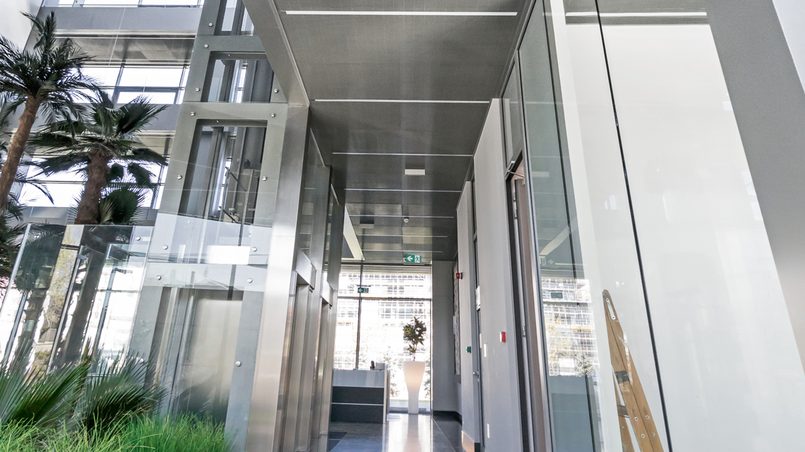 Plafond métallique grille électro soudée SLOT REFLEX acier inoxydable architecture www.maillemetaldesign.fr