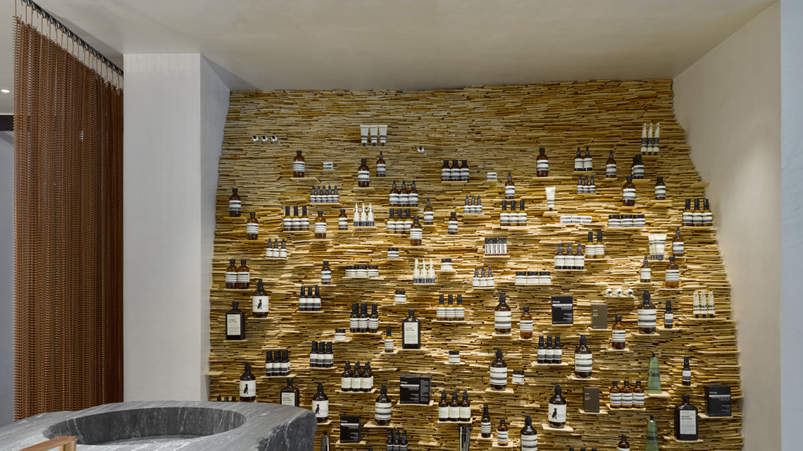 Rideau coulissant en maille métallique cuivre MIES @maillemetaldesign