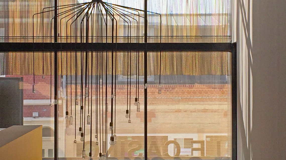 Maille métallique MIES aluminium or @maillemetaldesign - <p>maille métallique façade architecture et design <a href=