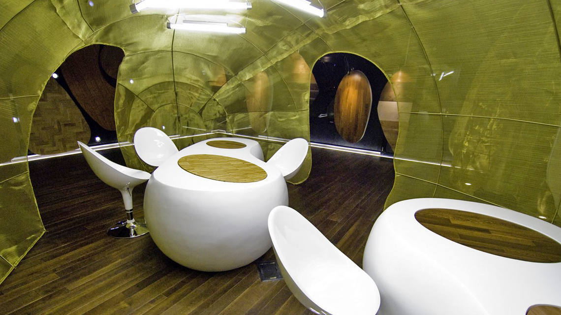 Séparateurs d'espace en résille métallique fine Dune Oro Showroom www.maillemetaldesign.fr