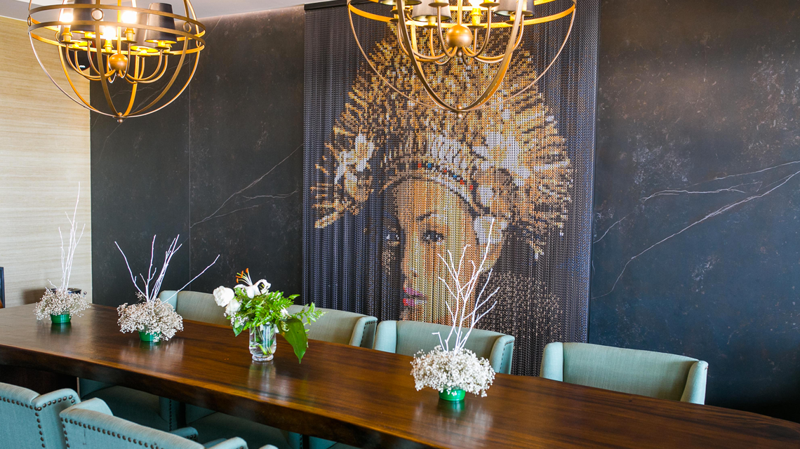 Toile décorative en chaînes à maillons aluminium Kriskadecor www.maillemetaldesign.fr