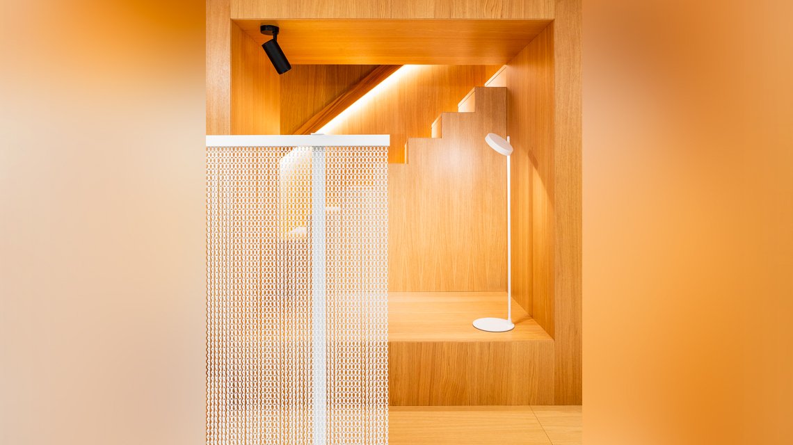 Séparateur d'espaces auto-portants en chaînes à maillons Kriskadecor @maillemetaldesign - <p>Séparateur d’espaces auto-portants en chaînes à maillons Kriskadecor @maillemetaldesign</p>