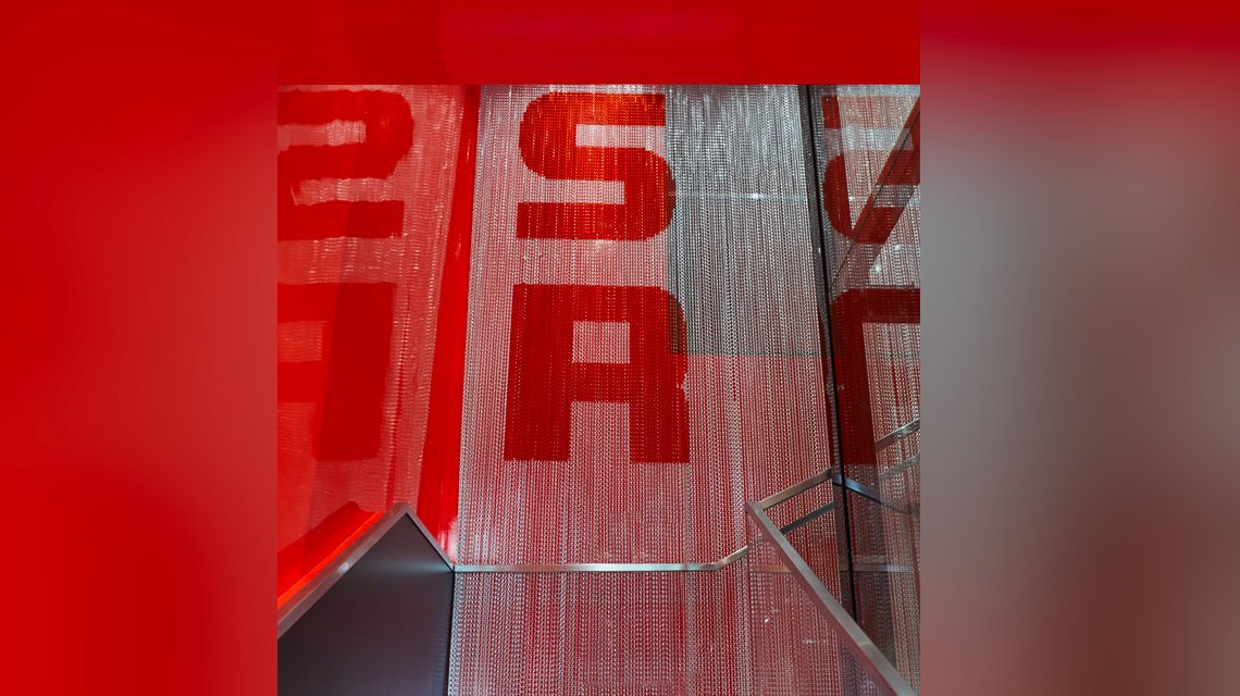 rideau chaîne à maillons kriskadecor pour la boutique Sonia Rykiel à Paris @maillemetaldesign - <p>rideau chaîne à maillons kriskadecor pour la boutique Sonia Rykiel à Paris @maillemetaldesign</p>