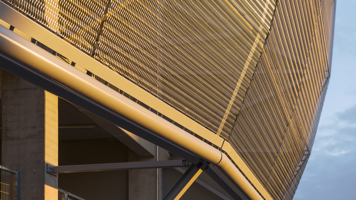 Stade FTC Budapest façades en maille métallique spiralée acier inoxydable EIFFEL40100 www.maillemetaldesign.fr