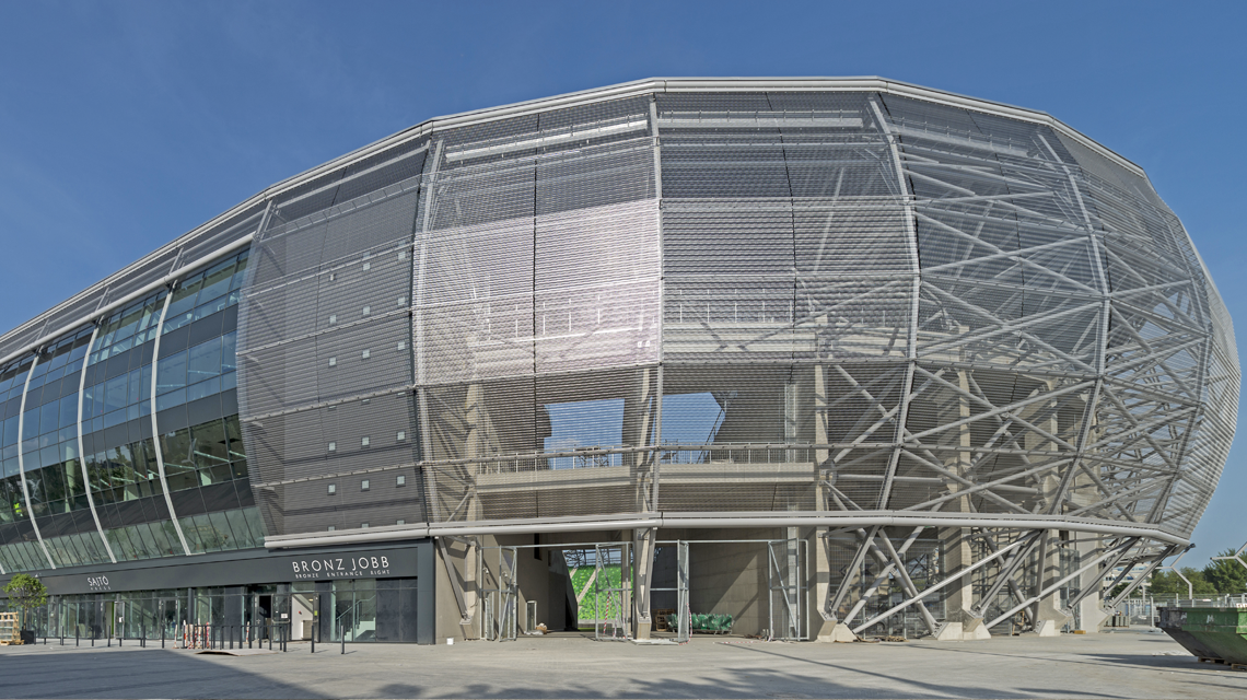 Stade FTC Budapest façades en maille métallique spiralée inox EIFFEL40100 www.maillemetaldesign.fr