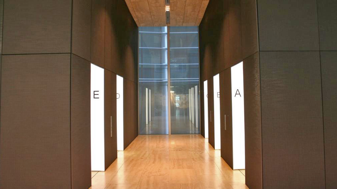 Panneaux de maille métallique aluminium anodisée bronze Rothschild bank www.maillemetaldesign.fr