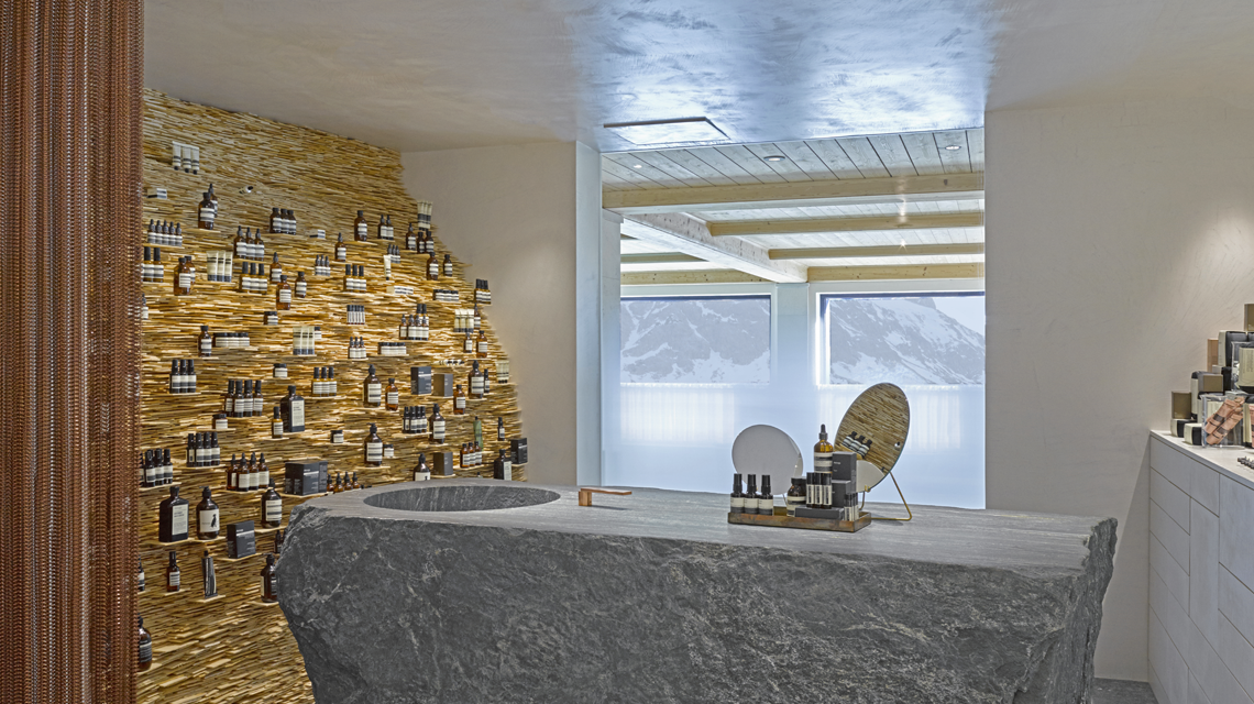 Rideau coulissant en maille métallique cuivre MIES @maillemetaldesign
