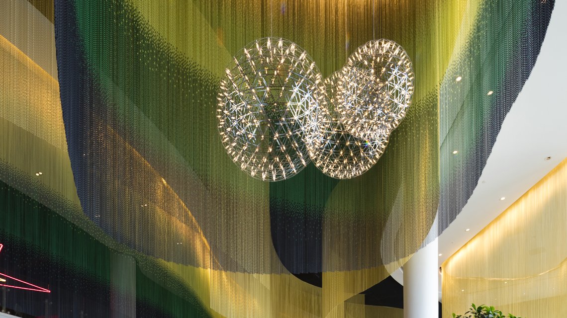 chaînes à maillons sur mesure pour l'architecture et le design en plafond www.maillemetaldesign.fr  - <p>chaînes à maillons sur mesure pour l’architecture et le design en plafond @maillemetaldesign</p>