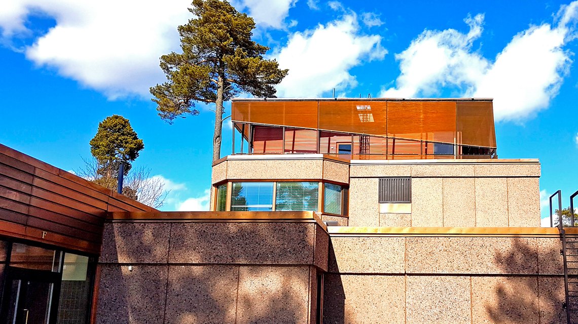 Façade résille métallique cuivre MIES Finlande www.maillemetaldesign.fr