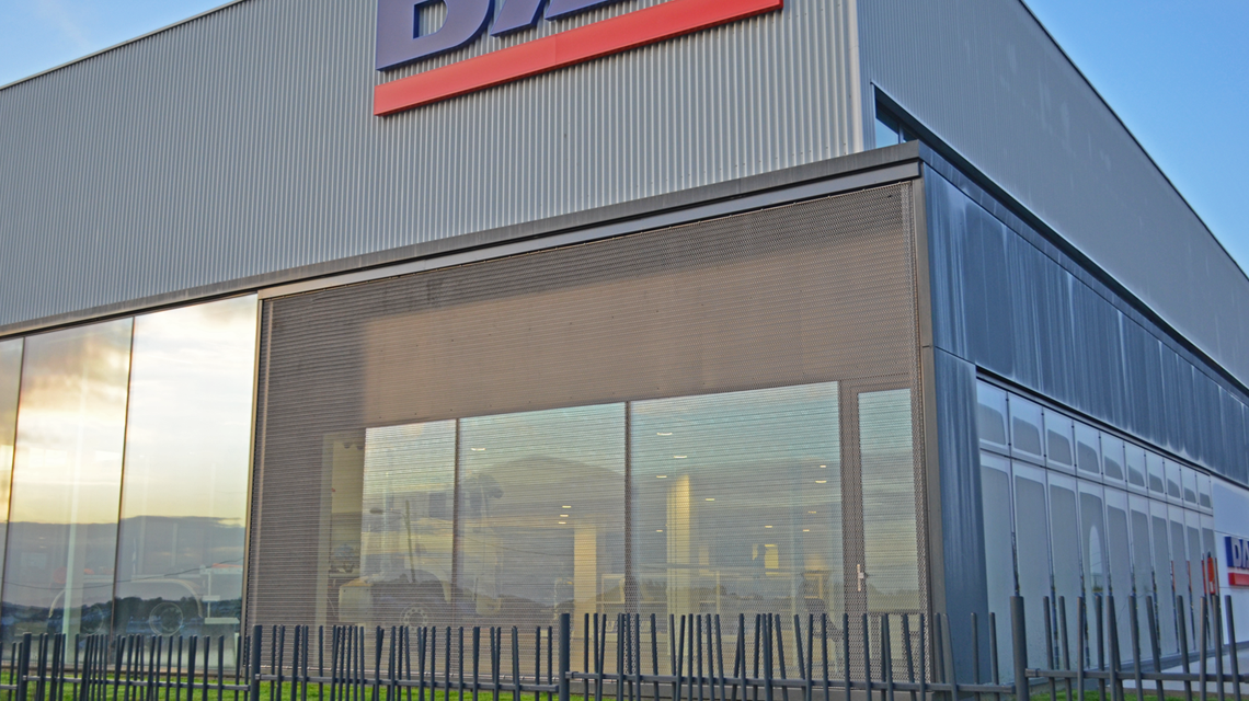façade en maille métallique spiralée inox www.maillemetaldesign.fr  - <p>façade en maille métallique spiralée inox <a href=