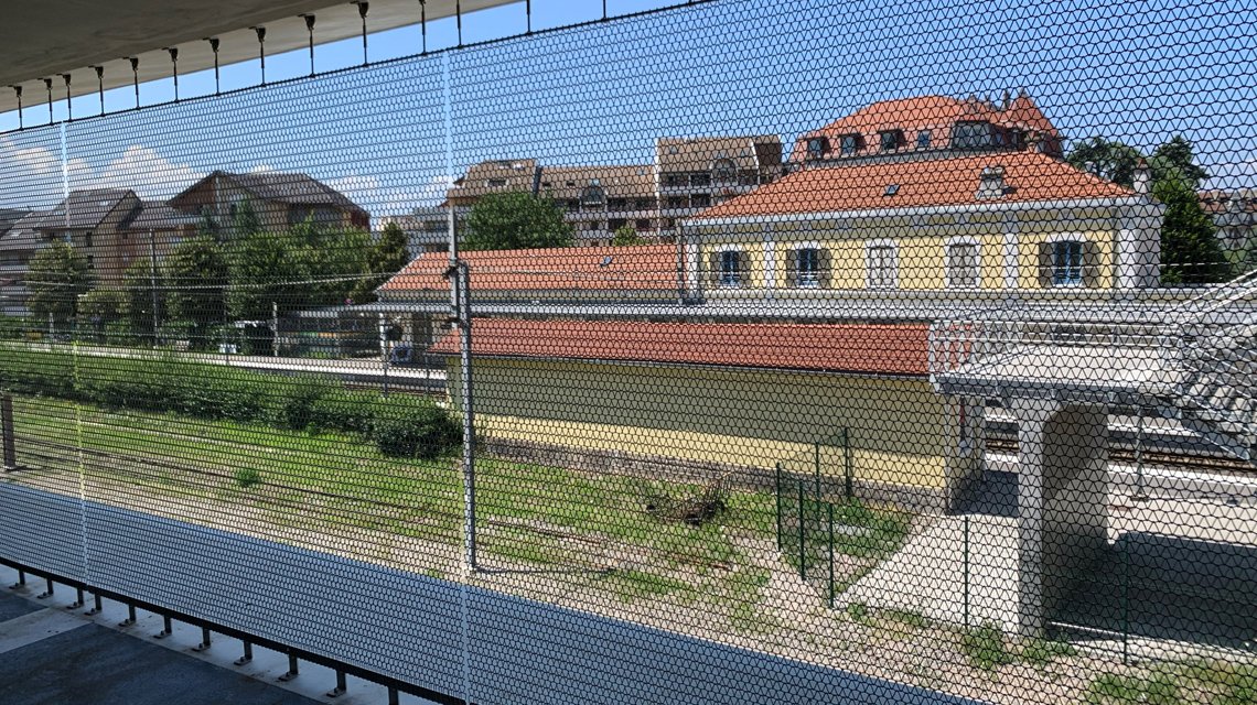 vue d'intérieur façade en maille métallique TORROJA R INOX parking @maillemetalesign - <p>vue d’intérieur façade en maille métallique TORROJA R INOX parking @maillemetalesign</p>