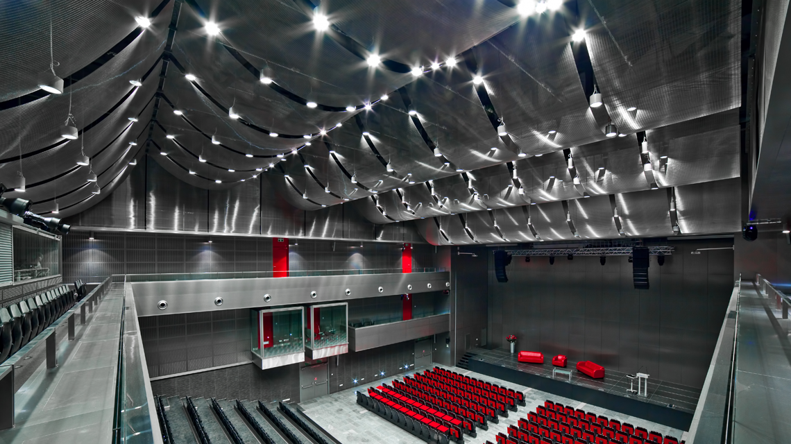 Plafond en maille métallique câblée acier inoxydable SAGITTARIUS design tridimensionnel www.maillemetaldesign.fr
