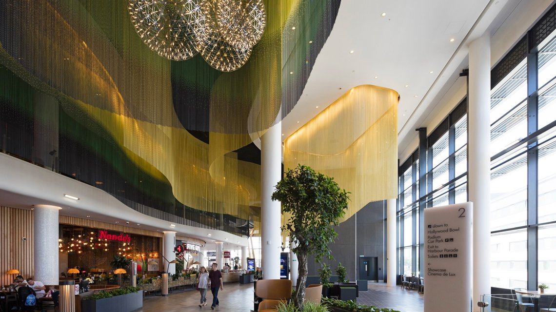 chaînes à maillons sur mesure pour l'architecture et le design en plafond www.maillemetaldesign.fr  - <p>chaînes à maillons sur mesure pour l’architecture et le design en plafond @maillemetaldesign</p>
