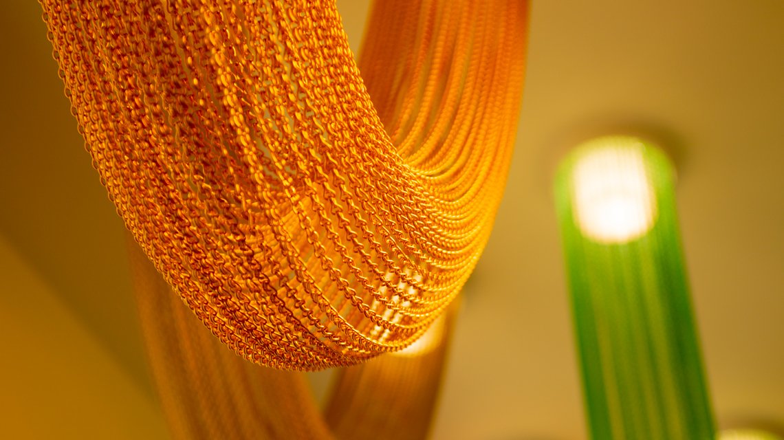 luminaires Aura Collection Kriskadecor chaînes à maillons projet Campus Paris www.maillemetaldesign.fr - <p>luminaires Aura Collection Kriskadecor projet Campus Paris <a href=