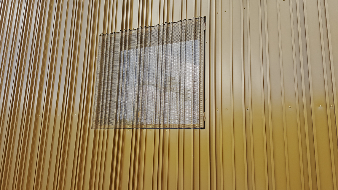 Façade en tôle préformée perforée wellTEC® centre commercial allemagne www.maillemetaldesign.fr