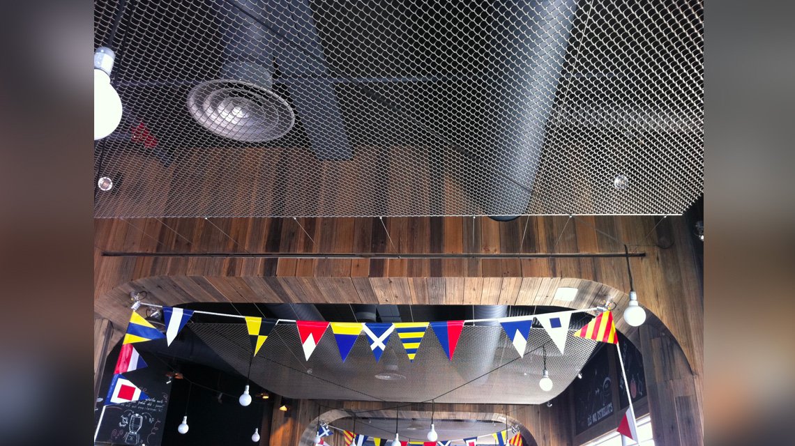 plafond en maille métallique tendue en acier inoxydable GAUDI F @maillemetaldesign  - <p>maille métallique acier inoxydable fabriquée sur mesure pour l’architecture d’intérieur et d’extérieure : garde-corps, habillage mural, plafond, mobilier, façade, clôture</p>