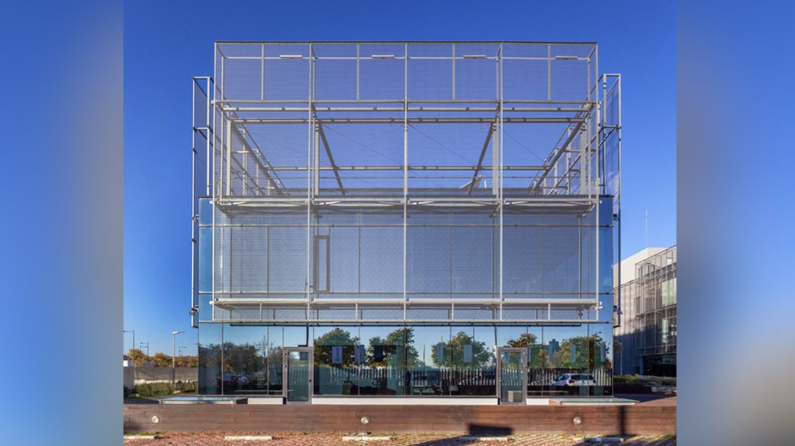 façade en résille métallique spiralée acier inoxydable Torroja-f - <p>façade en maille métallique spiralée acier inoxydable Torroja</p>