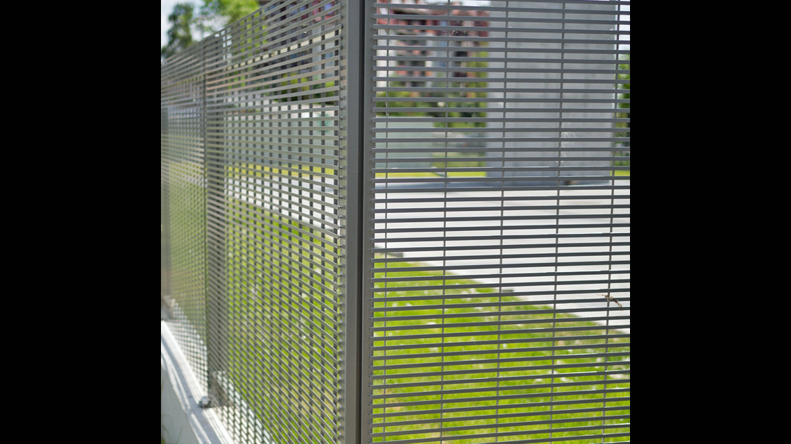 Clôture en grille électro-soudée SLOT www.maillemetaldesign.fr - <p>Clôture en grille électro-soudée SLOT <a href=