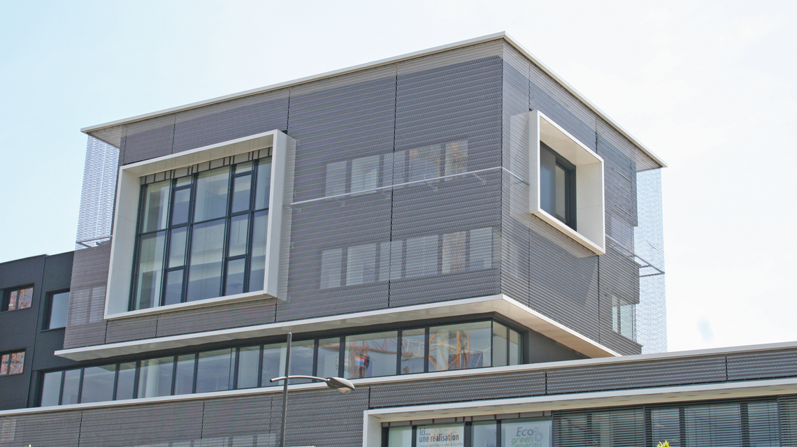 Façade double peau résille métallique EIFFEL40100 acier inox www.maillemetaldesign.fr