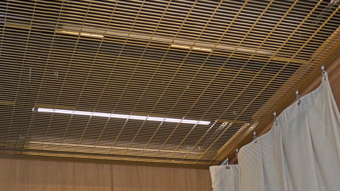 Plafond bureaux Courbevoie - grille électrosoudée RADIUS www.maillemetaldesign.fr