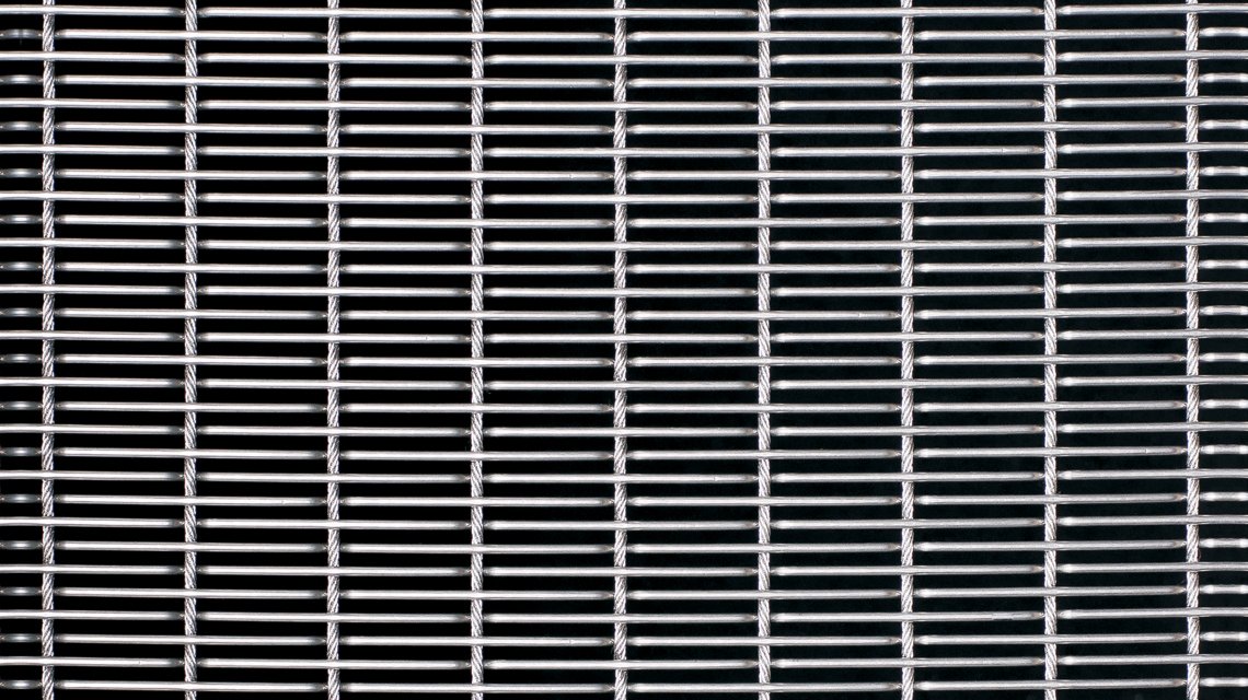 MAILLE METALLIQUE CABLEE INOX SATURNP05110 www.maillemetaldesign.fr - <p>maille métallique inox câblée architecture façade garde-corps balustrade brise-soleil parement escalier <a href=