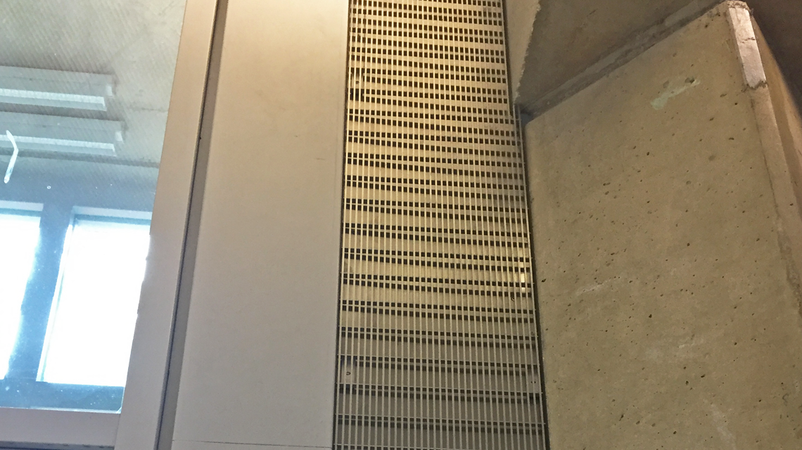 Habillage mural grilles métalliques inoxydables slot architecture d'intérieur www.maillemetaldesign.fr
