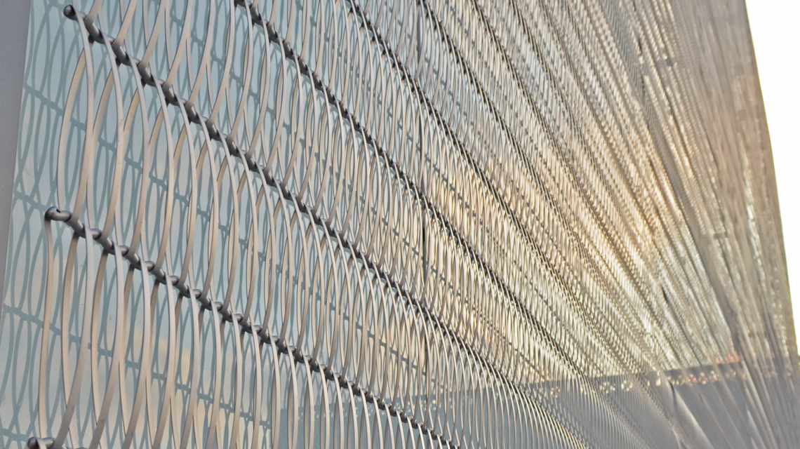 maille métallique spiralée acier inox façade architecture roland garros www.maillemetaldesign.fr - <p>maille métallique spiralée acier inox façade architecture roland garros <a href=