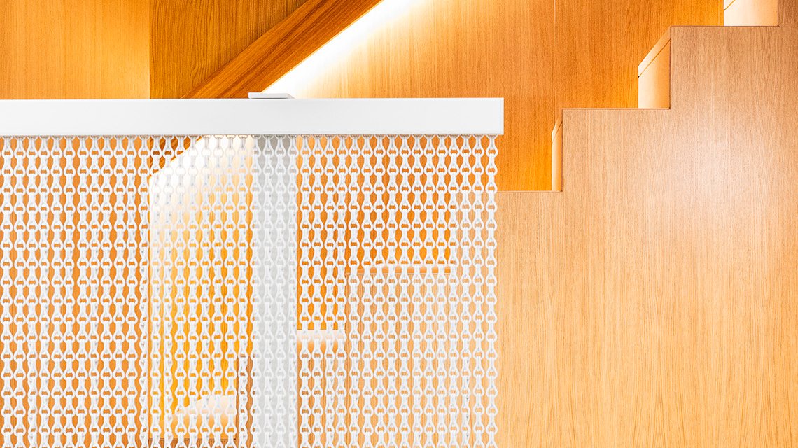 Séparateur d'espaces auto-portants en chaînes à maillons Kriskadecor @maillemetaldesign - <p>Séparateur d’espaces auto-portants en chaînes à maillons Kriskadecor @maillemetaldesign</p>