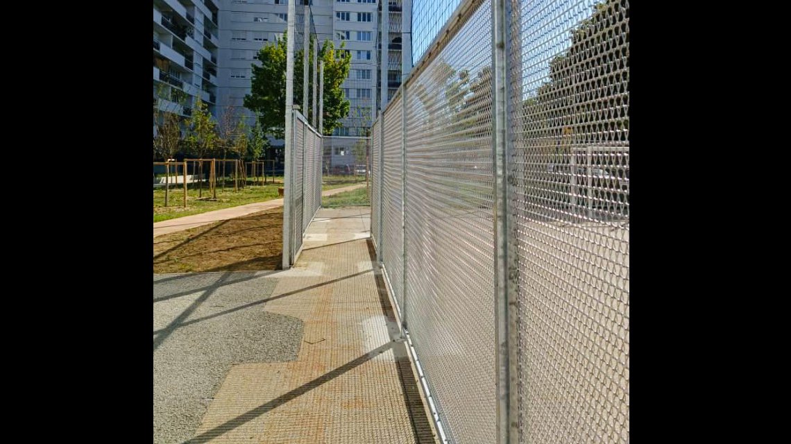 clôtures en maille métallique spiralée inox www.maillemetaldesign.fr  - <p>clôtures en maille métallique spiralée inox <a href=