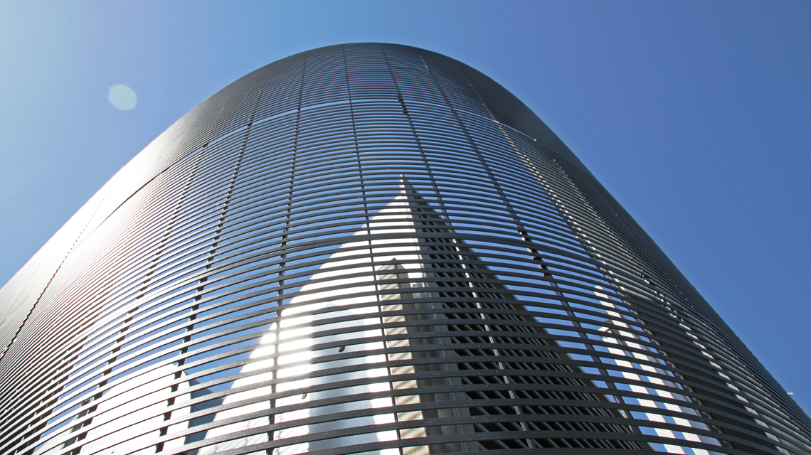 façade architecturale en maille métallique slot radius grille électro soudée INOX www.maillemetaldesign.fr 