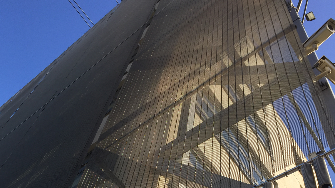 façade en maille métallique câblée acier inoxydable sagittarius www.maillemetaldesign.fr