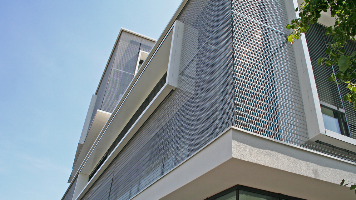 Façade double peau résille métallique EIFFEL40100 acier inox www.maillemetaldesign.fr