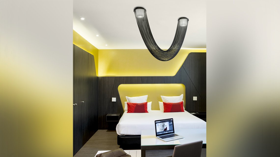 Aura Collection by Yonoh - Photos by Jordi Anguera - Luminaires en chaînes à maillons Kriskadecor aluminium anodisé - <p>Aura Collection by Yonoh - Photos by Jordi Anguera - Luminaires en chaînes à maillons Kriskadecor aluminium anodisé</p>