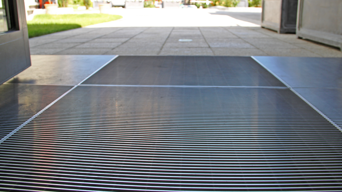 caillebotis en grille électro-soudée en inox pour une application architecturale intérieure ou extérieure www.maillemetaldesign.fr - <p>caillebotis en grille électro-soudée en inox pour une application architecturale intérieure ou extérieure <a href=