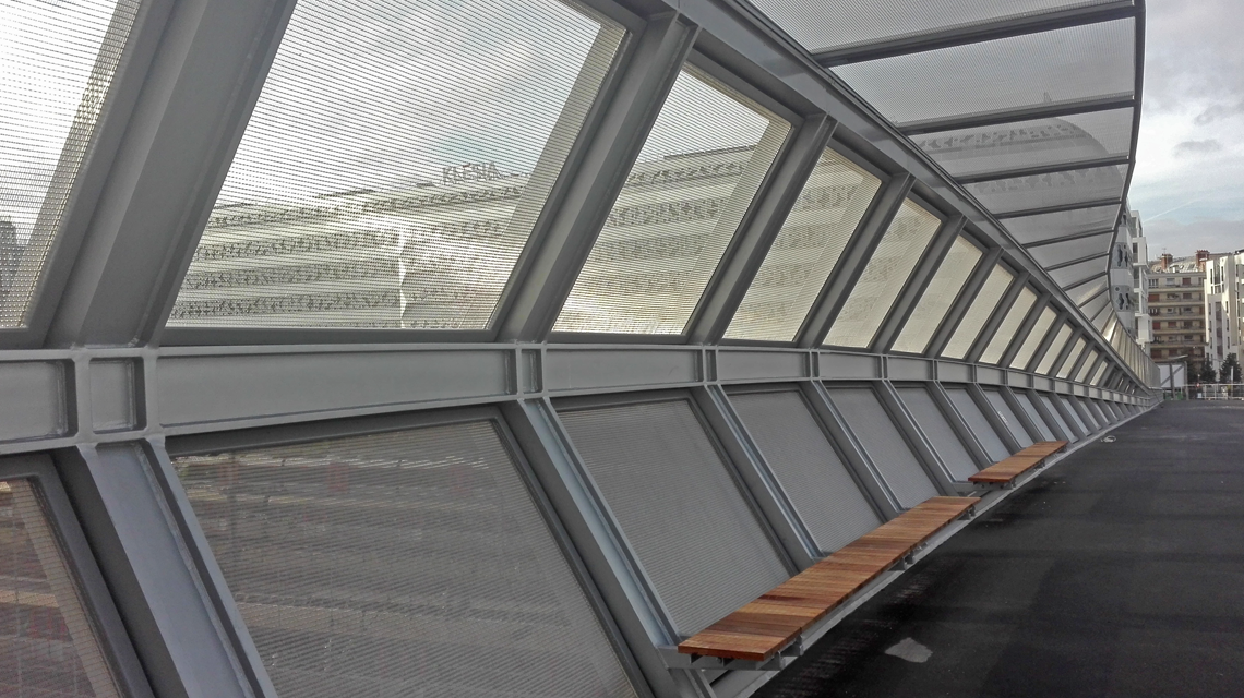 Passerelle Batignolles-Paris maille métallique câblée inox SATURN www.maillemetaldesign.fr