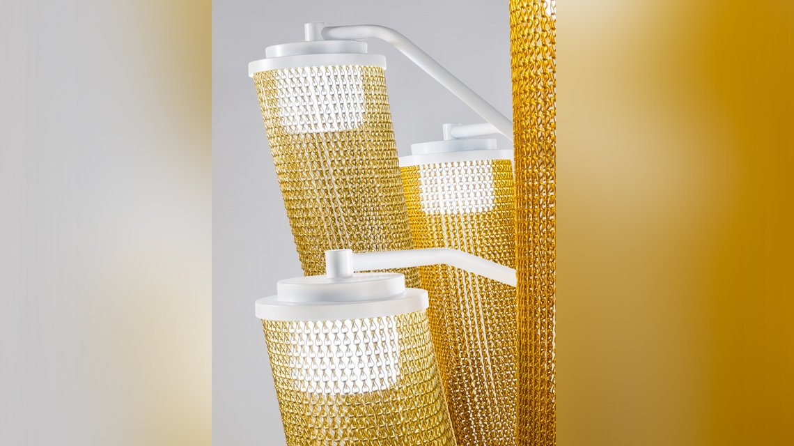 Aura Collection by Yonoh. Photos de Pere Queralt - Luminaires en chaînes à maillons Kriskadecor en aluminium anodisé et personnalisables à l'infini - <p>Aura Collection by Yonoh. Photos de Pere Queralt - Luminaires en chaînes à maillons Kriskadecor en aluminium anodisé et personnalisables à l’infini</p>