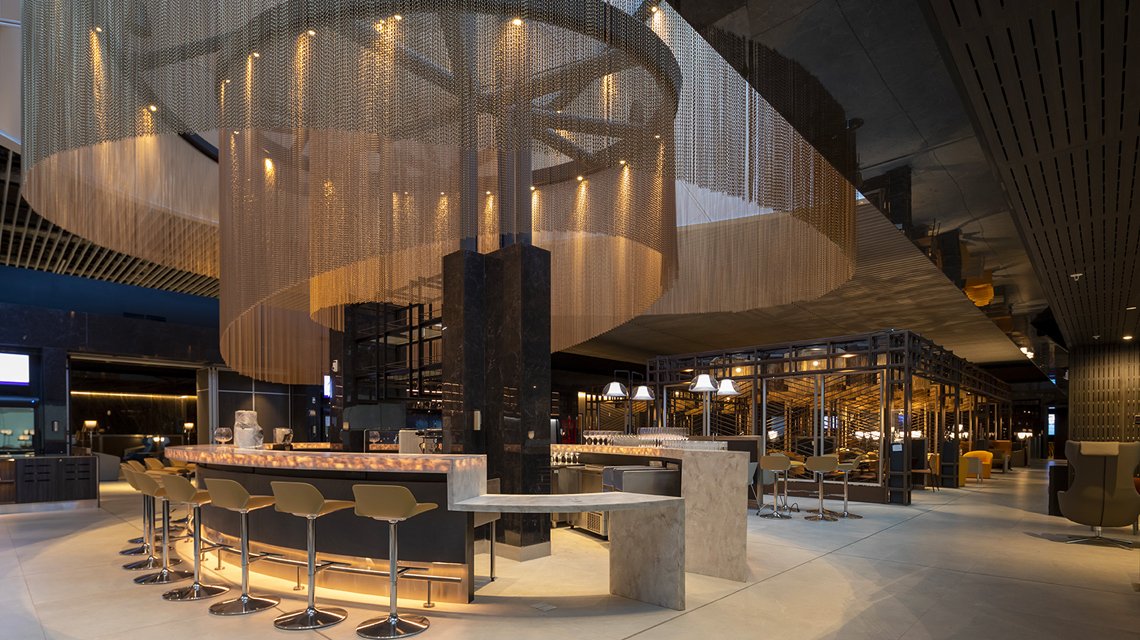 plafond luminaires chaînes à maillons aluminium design by @kriskadecor  - <p>plafond luminaires chaînes à maillons aluminium design by @kriskadecor</p>