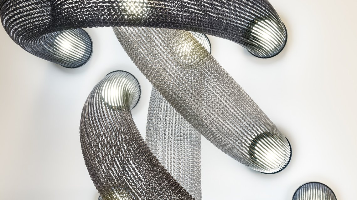 Aura Collection by Yonoh. Photos de Pere Queralt - Luminaires en chaînes à maillons Kriskadecor en aluminium anodisé et personnalisables à l'infini - <p>Aura Collection by Yonoh. Photos de Pere Queralt - Luminaires en chaînes à maillons Kriskadecor en aluminium anodisé et personnalisables à l’infini</p>