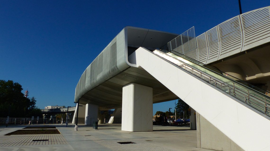 Enveloppe en maille métallique projet métro de Rennes mailles métalliques spiralées inox www.maillemetaldesign.fr - <p>Enveloppe en maille métallique projet métro de Rennes mailles métalliques spiralées inox <a href=