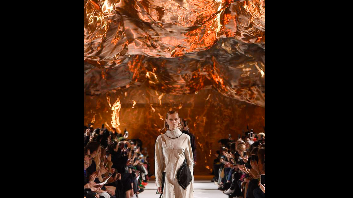 maille metallique architecture fine finition bronze design défilé de mode paris www.maillemetaldesign.fr