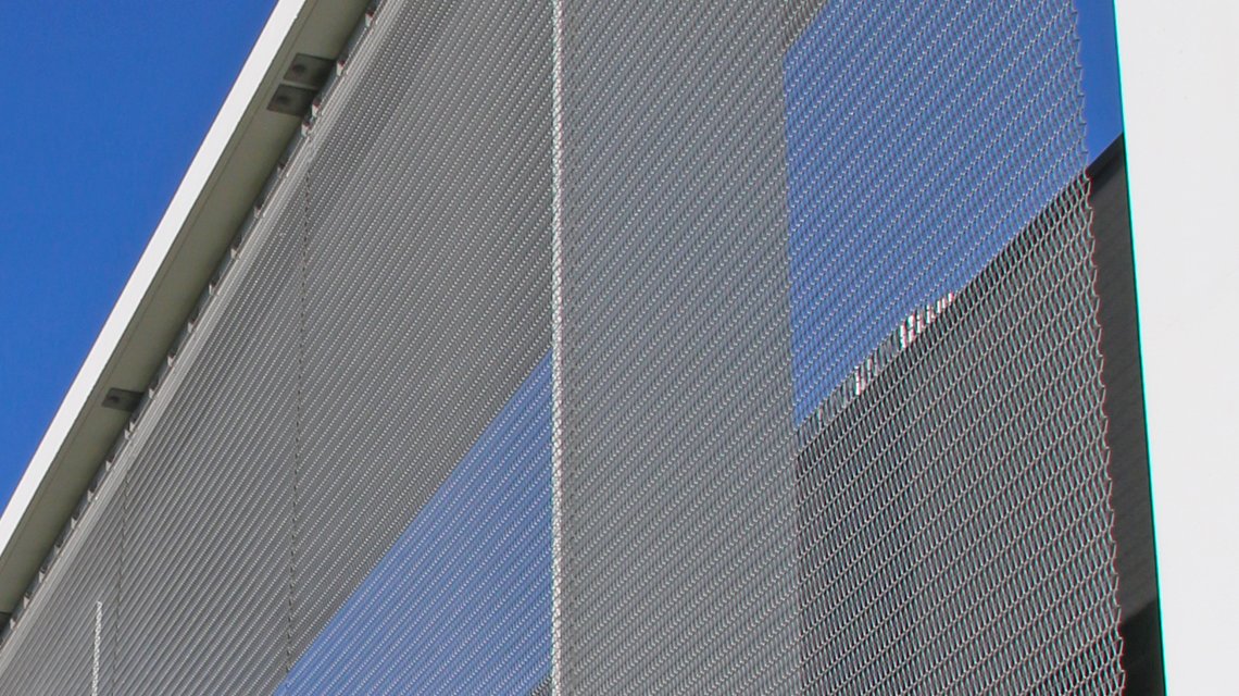 Façade en maille métallique inox CODERCH - @maillemetaldesign