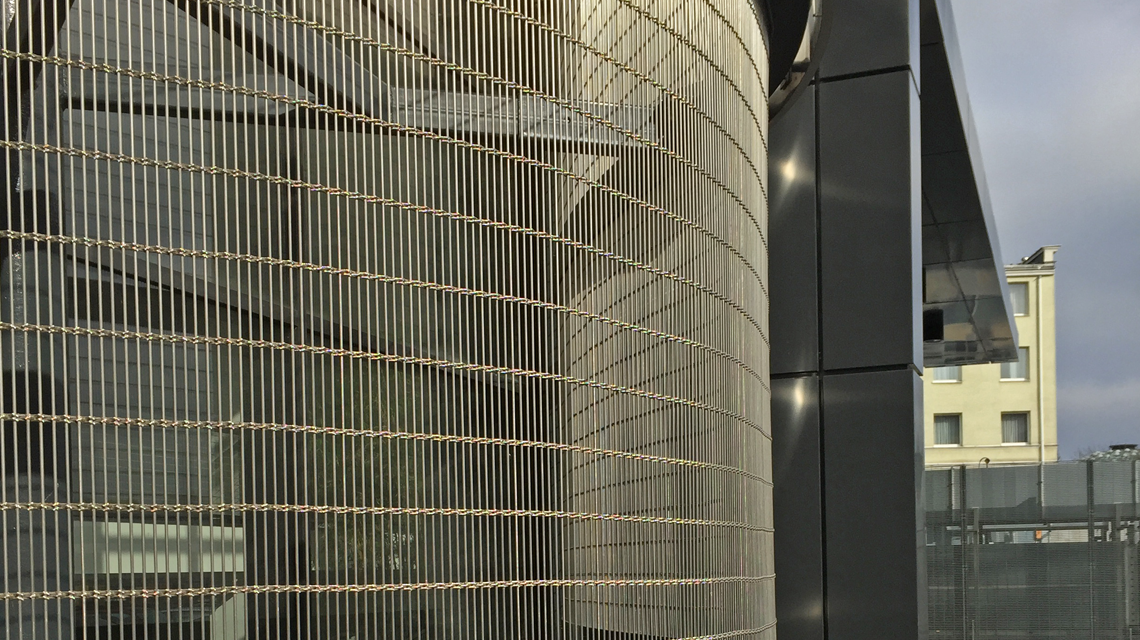 résille métallique câblée acier inoxydable sur mesure façade architecture moderne www.maillemetaldesign.fr